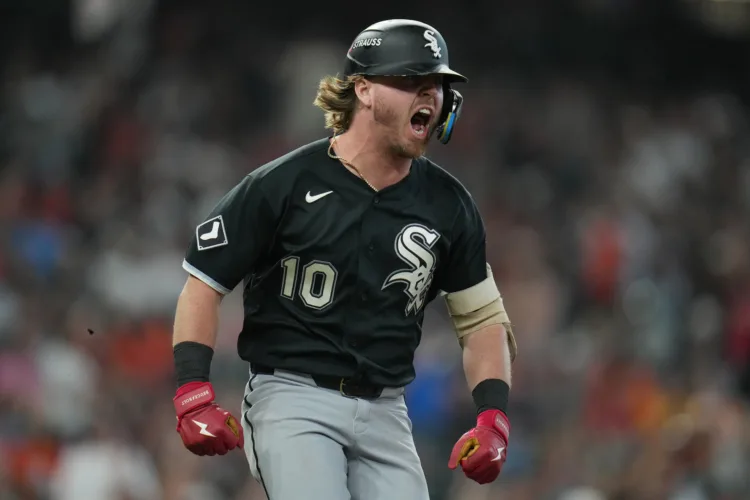 White Sox pounce early, finish sweep of Astros for first playoff series win since 2005